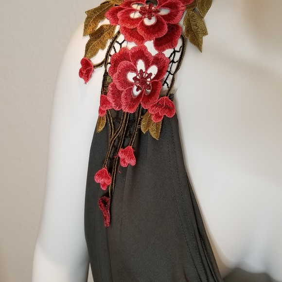 Sleeveless Crossfront Blouse - Picture 5 of 5